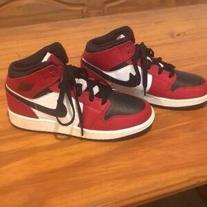 ORIGINAL NIKE Youth AIR 1 JORDAN’S Size 5Y